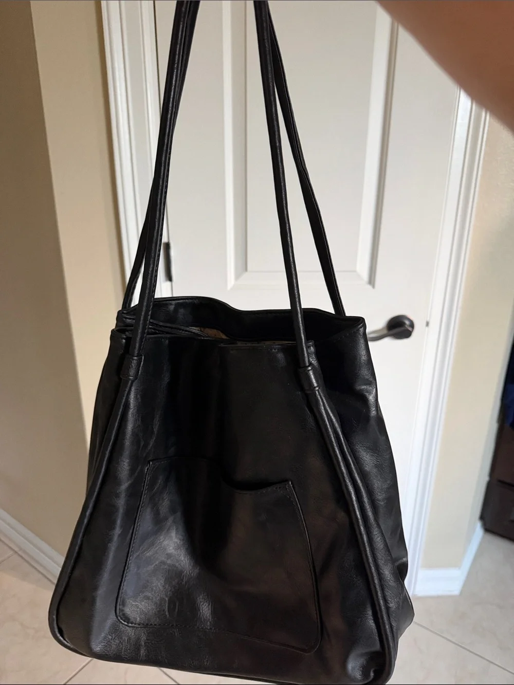 Classic Black Women's Shoulder Bag - Unbranded